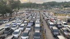 Antrean Panjang Mobil Pemudik di Pelabuhan Bakauheni