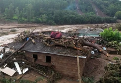 Penampakan Brasil Luluh Lantak Dihantam Banjir Bandang