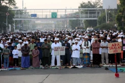 Potret Warga Jakarta Gelar Salat Iduladha 1445 H di Jatinegara