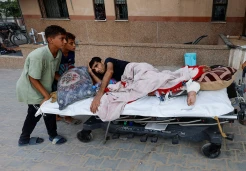 Pasien dan Petugas Medis Melarikan diri dari Rumah Sakit Eropa Gaza