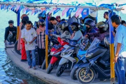Perahu Penyeberangan Sungai Jeneberang di Gowa
