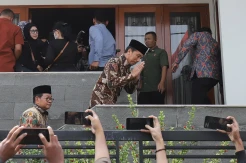 Presiden Jokowi Melayat ke Rumah Duka Hamzah Haz
