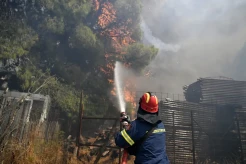Kebakaran Hebat di Hutan Yunani, 400 Pemadam Kebakaran dan 110 Mobil Damkar Dikerahkan