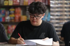 Rahasia Toko Kiem Tek Bertahan Tiga Generasi: Adaptif dengan Perkembangan Zaman dan Digitalisasi