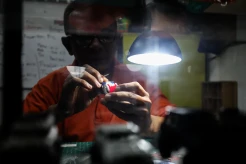 Melihat Jasa Modifikasi Mobil Miniatur di Pasar Gembrong Jakarta Timur