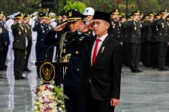 Wapres Gibran Pimpin Upacara Hari Pahlawan dan Tabur Bunga di TMP Kalibata
