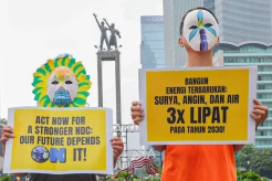 Aksi Jaga Iklim Aktivis Lingkungan di Bundaran HI