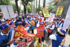 Ratusan Pensiunan Pegawai Pupuk Kaltim Geruduk Kementerian BUMN