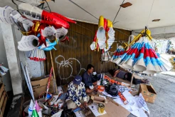 Geliat Penjual Terompet Tahun Baru di Jakarta