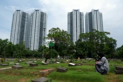Tradisi Ziarah Kubur Jelang Ramadan di TPU Menteng Pulo