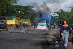 Jalan Sultan Alauddin Diblokade Pendemo Hardiknas, Lalu Lintas Lumpuh Total