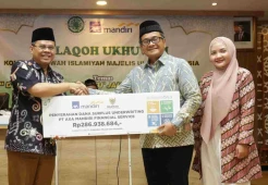 AXA Mandiri Salurkan Surplus Underwriting 2023