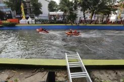 Simulasi Penyelamatan di Sungai Ciliwung Kecil Meriahkan HUT ke-498 Jakarta