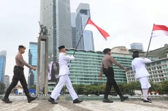 Pengibaran Bendera di Bundaran HI, Semarak Sambut HUT ke-80 RI