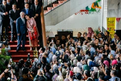 Pegawai Kemenkeu Iringi Perpisahan Sri Mulyani dengan Lagu dan Mawar