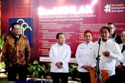 Menteri Hukum Serahkan SK Kepengurusan PSI kepada Sekjen Raja Juli Antoni