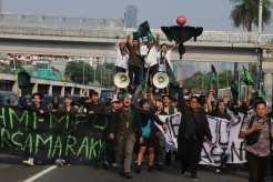 Unjuk Rasa di DPR, Massa HMI Bawa Boneka Jelangkung