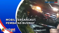 Sopir Ngantuk, Mobil Tersangkut Pembatas Busway di Jakarta Timur