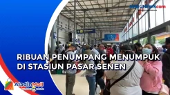Penumpang Menumpuk di Stasiun Pasar Senen Imbas Banjir Semarang