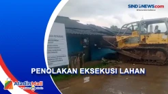 Eksekusi Lahan Tol Japek Selatan Diwarnai Penolakan Emak-Emak di Karawang
