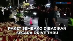 Presiden Jokowi Bagikan 1.700 Paket Sembako di Istana Bogor