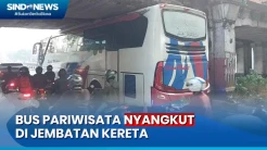 Diduga Sopir Tak Perhatikan Rambu Ketinggian, Bus Pariwisata Nyangkut di Jembatan Kereta Matraman