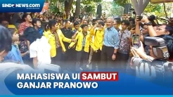 Usai Berikan Kuliah Kebangsaan, Mahasiswa Nyanyikan Mars FISIP UI di Depan Ganjar Pranowo