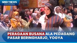Begini Aksi Peraga Busana Ala Pedagang Pasar Tradisional Beringharjo, Yogya