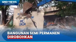 Belasan Bangunan Semi Permanen di Pulogadung Dirobohkan Satpol PP
