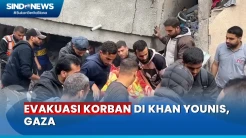 Warga Evakuasi Jenazah dari Reruntuhan Bangunan di Khan Younis, Gaza