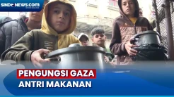 Pengungsi Gaza Antri Makanan di Dapur Darurat Badan Amal di Rafah