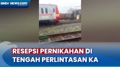Warga Gelar Resepsi Pernikahan di Tengah Perlintasan KA di Tanjung Priok