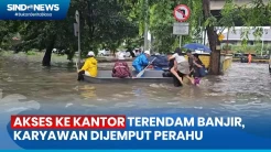 Akses Perkantoran Terendam Banjir, Warga Dijemput dengan Perahu