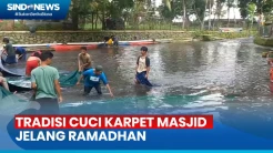Tradisi Sambut Ramadhan, Puluhan Remaja Cuci Karpet Masjid dengan Mata Air