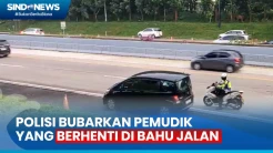 Momen Polisi Bubarkan Pemudik yang Berhenti di Bahu Jalan Tol Cipali