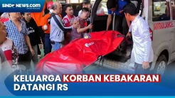 Datangi RS, Tangis Pecah Keluarga Korban Kebakaran Toko Bingkai di Mampang Prapatan