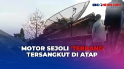 Motor Sejoli Terbang Tersangkut di Atap Rumah Warga Usai Alami Rem Blong