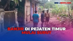 Banjir di Pejaten Timur Surut, Warga Mulai Bersih-Bersih Lumpur