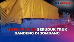 Diduga Mengantuk,  Sopir Mobil Pick Up Terjepit usai Tabrak Truk Gandeng di Jombang