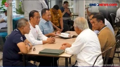 Gaya Jokowi Nongkrong Bareng Menteri di Kafe Lampung Tengah