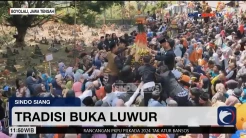 Warga Boyolali Berebut Gunungan Tradisi Buka Luwur