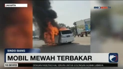 Diduga Alami Kecelakaan Beruntun, Mobil Mewah Terbakar