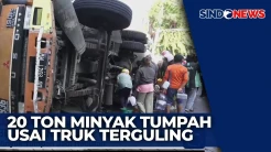 Truk Terguling, Minyak Tumpah jadi Rebutan