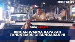 Momen Prabowo Lintasi Bundaran HI Sapa Warga yang Rayakan Malam Tahun Baru