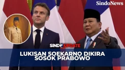 Momen Presiden Macron Terkesima Lihat Lukisan Soekarno di Istana