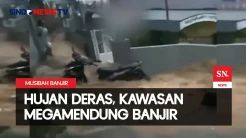 Detik-Detik Banjir Bandang Hanyutkan Sepeda Motor Milik Warga