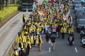 Ratusan Mahasiswa Gelar...
