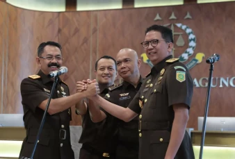 Lima Pejabat Tinggi...