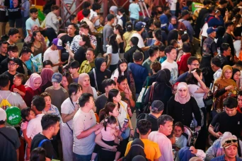 Pengunjung Padati Jakarta...