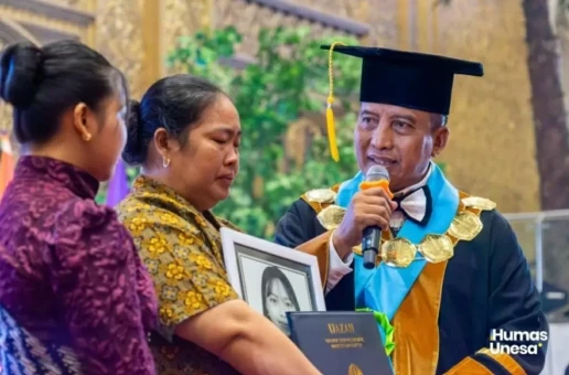Momen Haru di Wisuda...